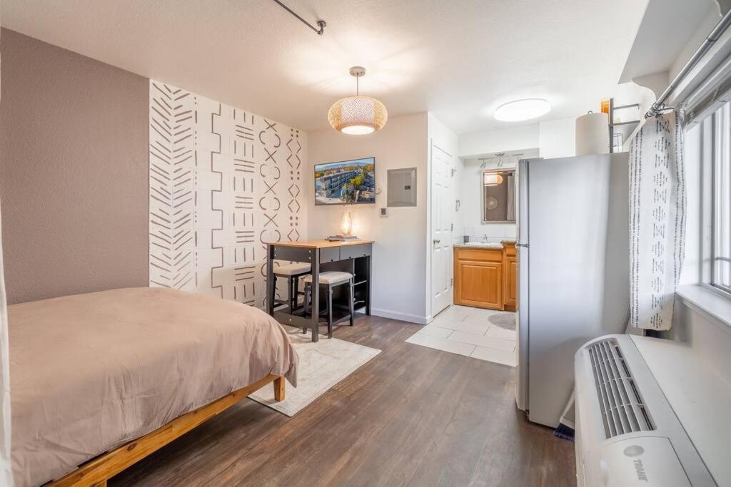 Midtown Getaway: Trendy Heart Of Apartment Reno
