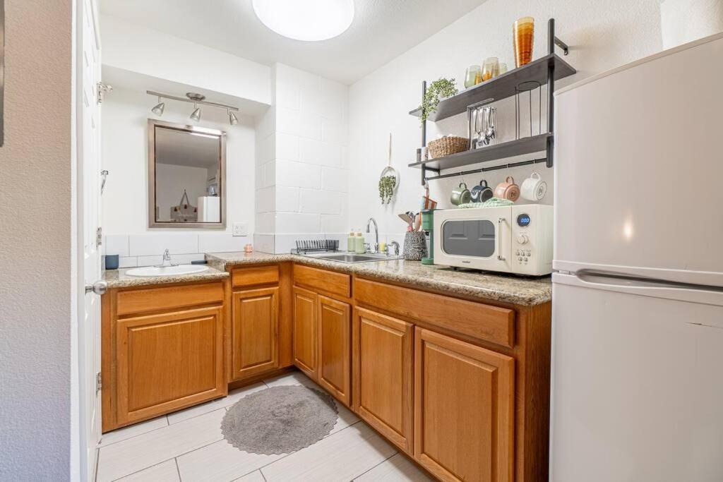Apartment Midtown Getaway: Trendy Heart Of Reno